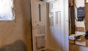 32 Sykes St, Warwick, RI 02886