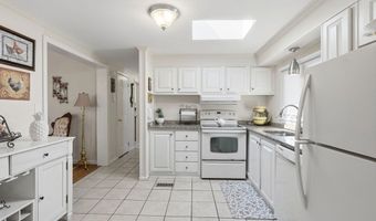 3 Queens Rd 211, Attleboro, MA 02703