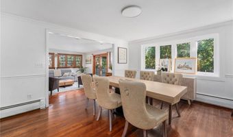 84 Hickory Dr, East Greenwich, RI 02818