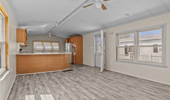 92 Bayview Pkwy, Middletown, RI 02842