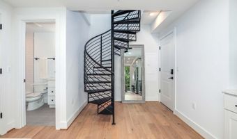 2601 30TH St NE 11, Washington, DC 20018