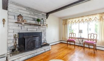 200 Princess Ave, Cranston, RI 02920