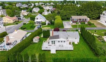 35 Willow Ave, Narragansett, RI 02882