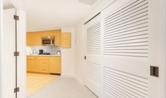 223 Saratoga Rd 2205, Honolulu, HI 96815