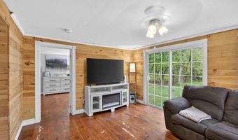 6 North Rd, Foster, RI 02825