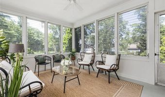 75 Markwood Dr, Barrington, RI 02806