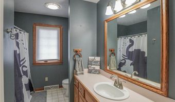 2641 Topflite Dr, Akron, OH 44312