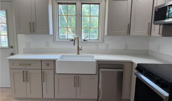 2548 28th St SW, Allentown, PA 18103