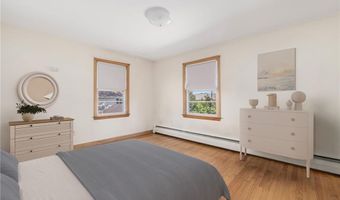 83 FESSENDEN St, Warwick, RI 02886