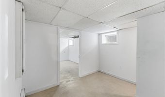 10 Woburn St, Cranston, RI 02910