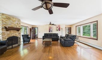 163 Winterberry Rd, Narragansett, RI 02874