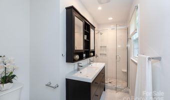 6917 Lancer Dr, Charlotte, NC 28226