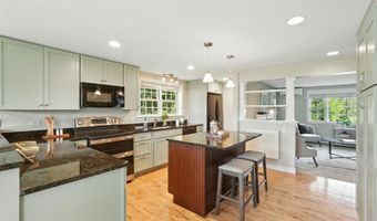 124 Pomeroy Ln, Amherst, MA 01002