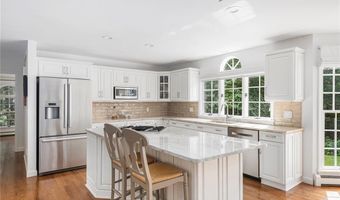215 Watch Hill Dr, East Greenwich, RI 02818