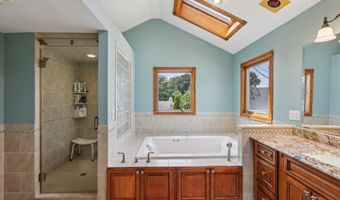 40 North Cir, Aberdeen, NJ 07747
