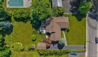 21 Hamilton St, Amityville, NY 11701
