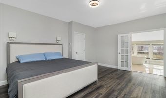 53 River Run Rd, Middletown, RI 02842