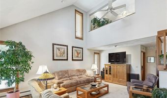 4 Wilbur Rd, Lincoln, RI 02865