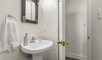 9 Pleasant St, Bath, ME 04530