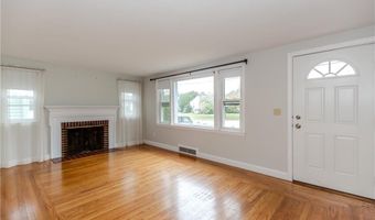 189 Poplar Dr, Cranston, RI 02920