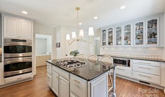 7022 Lancer Dr, Charlotte, NC 28226