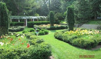 414 North Ln, Bristol, RI 02809