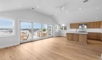 76 Warren Ave, Middletown, RI 02842