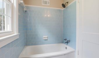 934 N LONGFELLOW St, Arlington, VA 22205