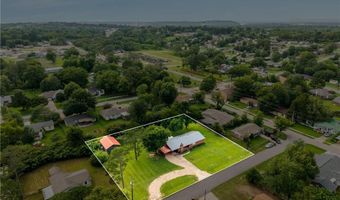 803 8th St, Barling, AR 72923