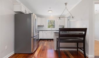 231 Maple Ave 204, Newport, RI 02840