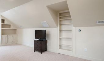 43 Darling Parke Dr, Bangor, ME 04401