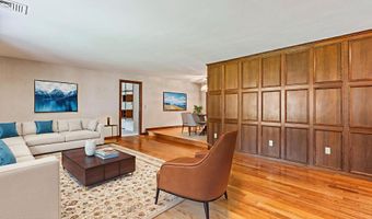 8 Greenwood Pl, Middletown, NJ 07748