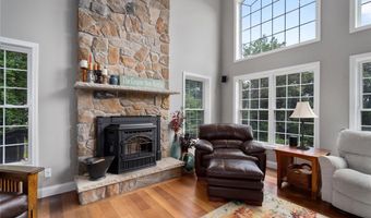 55 Cedar Crest Ln, Auburn, NH 03032