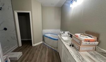 1104 Duke Dr, Bauxite, AR 72011