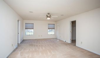 4 Hilander Dr, Albany, NY 12211