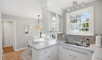 1102 Arborview Blvd, Ann Arbor, MI 48103