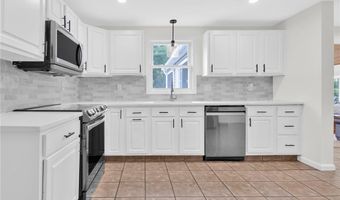 2 Brookfield Rd, Coventry, RI 02816