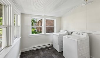 217 N 6th St, Adel, IA 50003