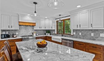 4 Carnation St, Cumberland, RI 02864