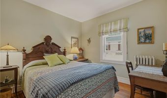 30 Boulevard, Middletown, RI 02842