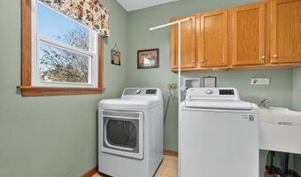 3610 Lakeview Dr, Algonquin, IL 60102