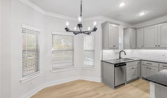 100 Selkirk Dr, Bella Vista, AR 72715