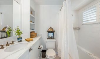 1586 Mokulua Dr, Kailua, HI 96734