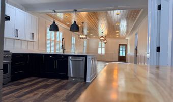 242 Leadwood St, Andrews, SC 29510