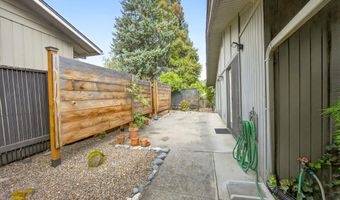 767 Twin Pines Cir, Ashland, OR 97520