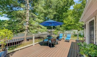 5 Trotter Ter, Belford, NJ 07718