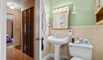 40 Wake St, Bridgeport, CT 06610