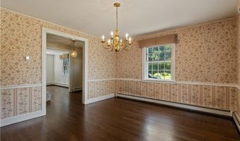 20 Drowne Pkwy, East Providence, RI 02916