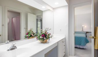 10834 HILLBROOKE Ln, Potomac, MD 20854