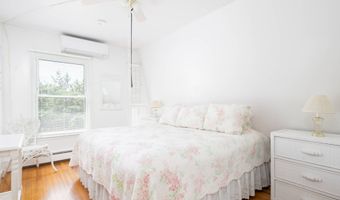 54 CLIFF Rd, Amagansett, NY 11930